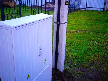 В поселке Люблино подключили четырех секционный дом к электросетям