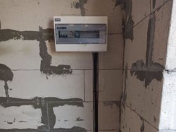 На ул. Окская в Калининграде подключили 5 блок секций к электросетям